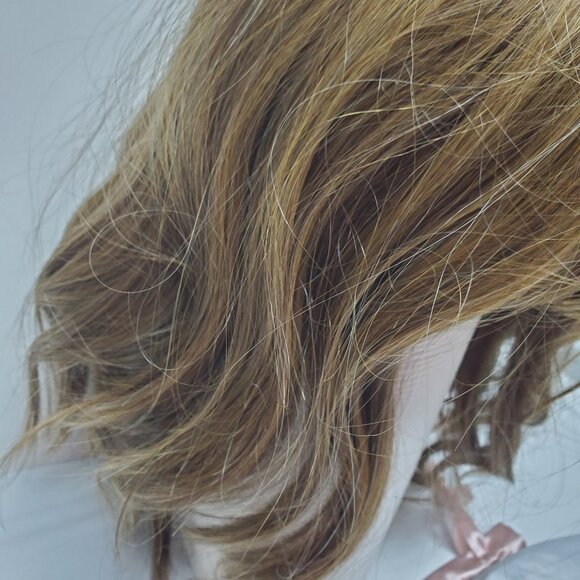 Jennie Monofiliament Wig from Nel's Wigs NWT Light Brown - Picture 5 of 8